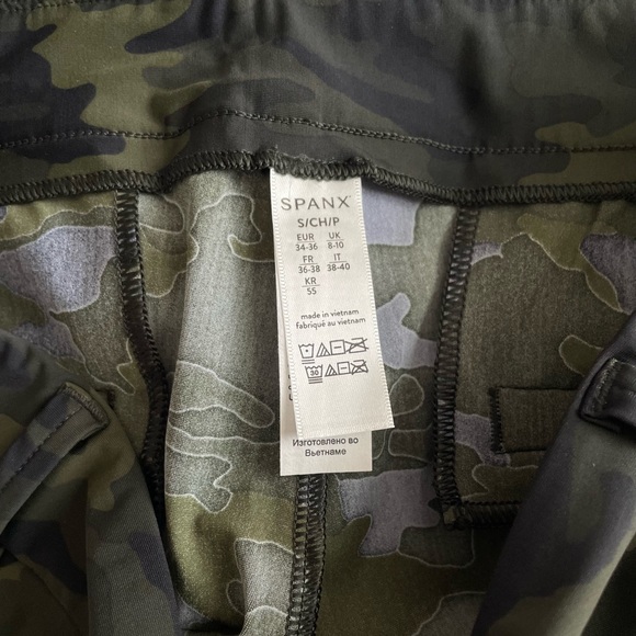 Spanx Sunshine Shorts 6” Green Camo - Picture 8 of 12